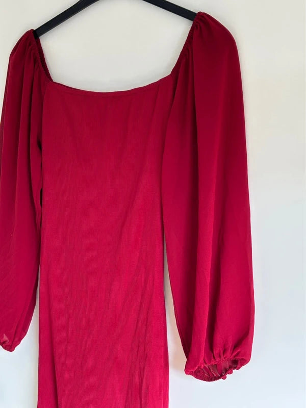 Rotes Kleid mit Puffärmeln & Cut-Out Rücken – Größe M