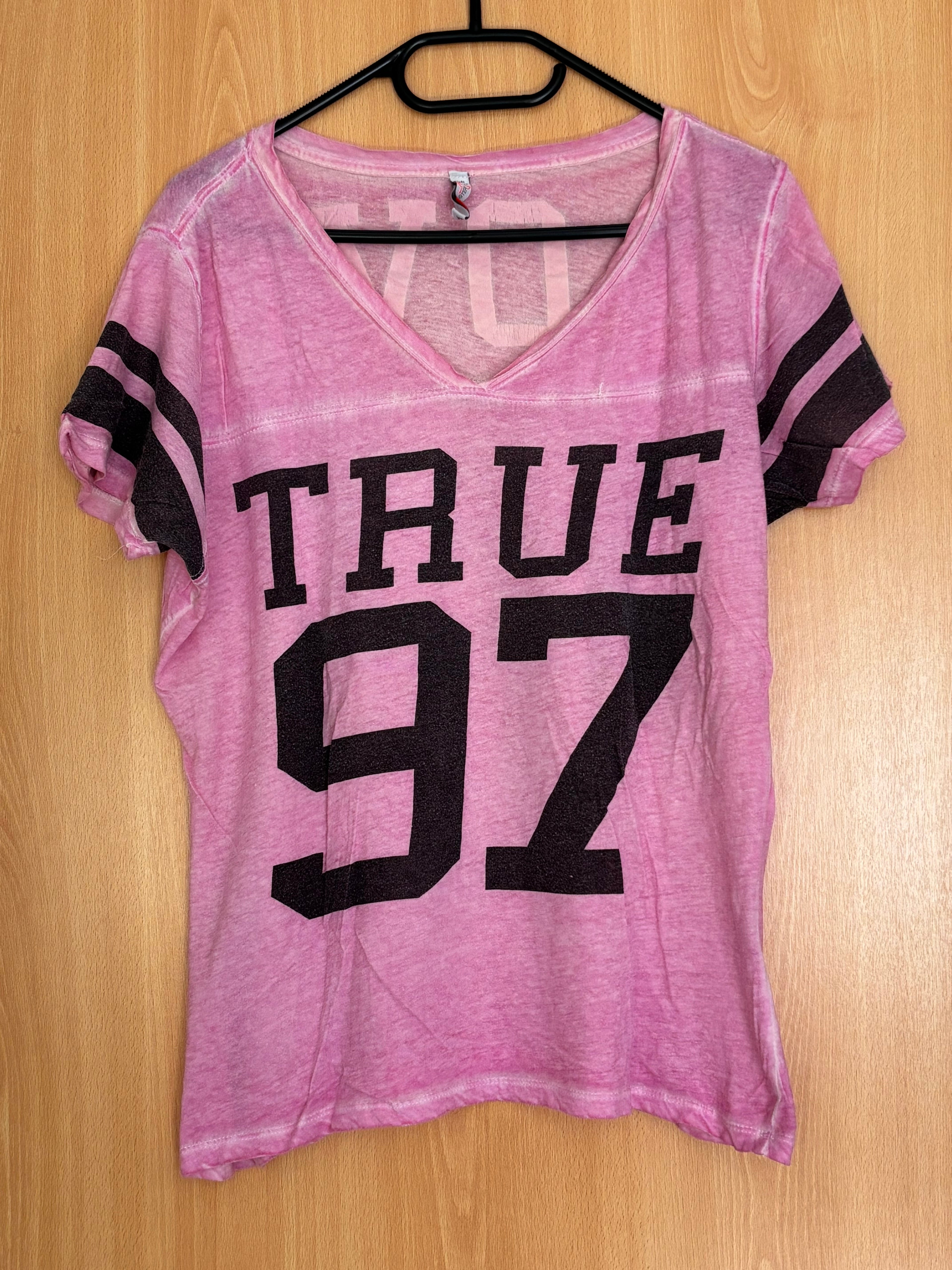 Pinkes T-Shirt „TRUE 97“ – Y2K Style – Größe M