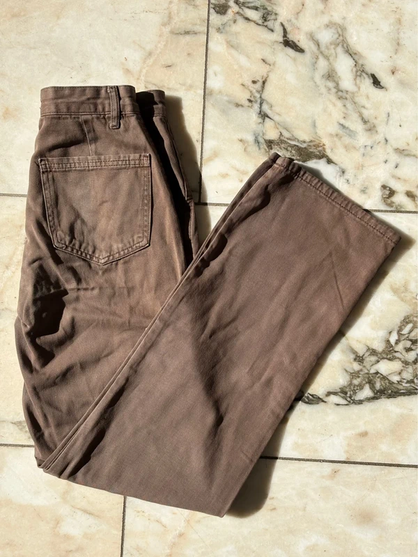 Stradivarius Cargo Hose braun – Größe XS