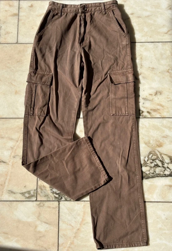 Stradivarius Cargo Hose braun – Größe XS