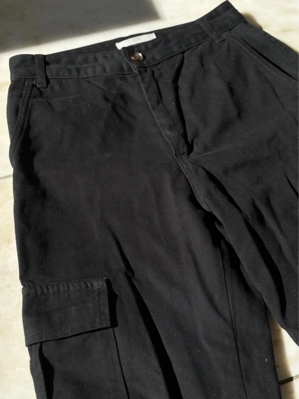 Stradivarius Cargo Hose schwarz – Größe M